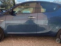 Usata Lancia Ypsilon Gold 69 CV (50 kW) 2023 Blu/azzurro Utilitaria