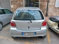Usata Toyota Yaris 68 CV (50 kW) 2002 Grigio Berlina