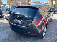 Usado Lancia Delta Silver 120 CV (88 kW) 2011 Gris Utilitario