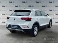 Usata VW T-Roc Life 110 CV (80 kW) 2023 Bianco SUV