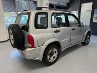 Usata Suzuki Grand Vitara 128 CV (94 kW) 2000 Grigio SUV
