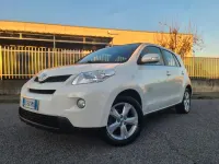 Usata Toyota Urban Cruiser Active 90 CV (66 kW) 2011 Bianco Utilitaria