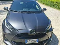 Usata Toyota Yaris Hybrid Lounge 131 CV (96 kW) 2025 Grigio Berlina