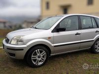 Usata Ford Fusion 68 CV (50 kW) 2002 Grigio Utilitaria