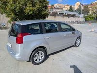 Usata Peugeot 5008 Premium 111 CV (81 kW) 2011 Argento Monovolume