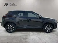 Begagnad Toyota Yaris Cross Trend 116 HK (85 kW) 2022 Svart SUV