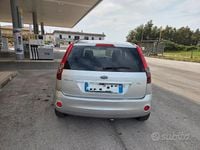 Usata Ford Fiesta 68 CV (50 kW) 2007 Grigio Utilitaria