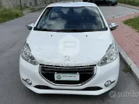 Usata Peugeot 208 Allure 68 CV (50 kW) 2014 Bianco Utilitaria