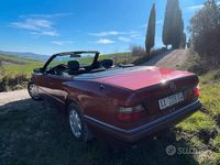Usata Mercedes E200 122 CV (89 kW) 1993 Rosso Cabrio