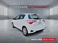 Usata Toyota Yaris Hybrid Cool 101 CV (74 kW) 2019 Bianco Utilitaria