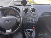 Usata Ford Fiesta 68 CV (50 kW) 2006 Blu Berlina