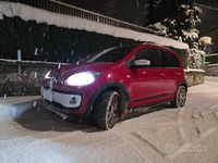 Usata VW cross up! 75 CV (55 kW) 2014 Rosso Utilitaria