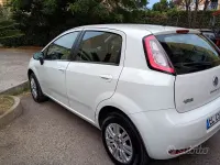 Usata Fiat Grande Punto Lounge 77 CV (56 kW) 2012 Bianco Utilitaria