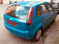 Usata Ford Fiesta Ghia 75 CV (55 kW) 2004 Bluazzurro Utilitaria