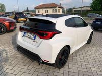 Usata Toyota Yaris 280 CV (205 kW) 2024 Bianco Utilitaria
