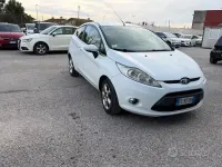 Usata Ford Fiesta 90 CV (66 kW) 2010 Bianco Berlina