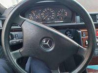 Usata Mercedes E200 122 CV (89 kW) 1992 Nero Berlina