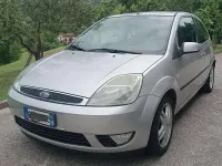 Usata Ford Fiesta Ghia 68 CV (50 kW) 2005 Argento Utilitaria