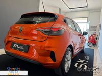 Begagnad Renault Clio V Evolution 101 HK (74 kW) 2024 Gul Sedan
