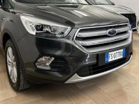 Usata Ford Kuga Titanium 120 CV (88 kW) 2018 Verde SUV