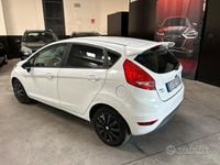 Usata Ford Fiesta Titanium 68 CV (50 kW) 2009 Bianco Utilitaria