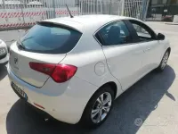 Usata Alfa Romeo Giulietta Distinctive 170 CV (125 kW) 2011 Bianco Utilitaria