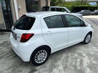 Usata Toyota Yaris Active 69 CV (50 kW) 2014 Grigio Berlina