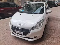 Usata Peugeot 208 68 CV (50 kW) 2013 Bianco Utilitaria