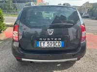 Usata Dacia Duster Lauréate 105 CV (77 kW) 2014 Grigio SUV