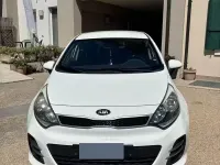 Käytetty Kia Rio 75 HP (55 kW) 2015 Valkoinen Sedan
