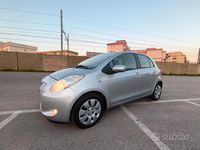 Usata Toyota Yaris 69 CV (50 kW) 2007 Grigio Berlina
