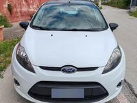 Usata Ford Fiesta 70 CV (51 kW) 2012 Bianco Utilitaria