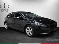Usata Volvo V40 Momentum 120 CV (88 kW) 2016 Nero Berlina