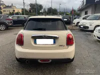 Usata Mini Cooper D 116 CV (85 kW) 2015 Beige Utilitaria
