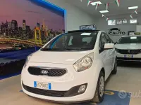 Usata Kia Venga 90 CV (66 kW) 2013 Bianco Utilitaria