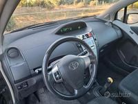 Usata Toyota Yaris 65 CV (47 kW) 2006 Nero Utilitaria