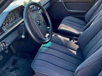 Usata Mercedes 200 122 CV (89 kW) 1989 Nero Station wagon