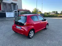 Usata Toyota Aygo 68 CV (50 kW) 2006 Rosso Utilitaria