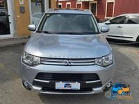 Usata Mitsubishi Outlander P-HEV Instyle 121 CV (88 kW) 2015 Grigio SUV