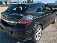 Usata Opel Astra GTC 105 CV (77 kW) 2006 Nero Berlina
