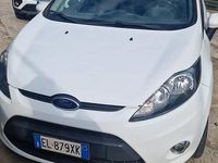 Usata Ford Fiesta 70 CV (51 kW) 2012 Bianco Utilitaria