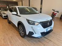 Usata Peugeot 2008 Active 101 CV (74 kW) 2020 Bianco SUV