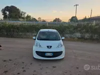 Usata Peugeot 107 68 CV (50 kW) 2010 Bianco Utilitaria