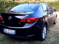 Usata Opel Astra 110 CV (80 kW) 2013 Nero Berlina