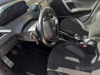 Usata Peugeot 2008 Active 75 CV (55 kW) 2017 Bianco SUV