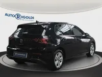 Usata VW Golf VIII Life 116 CV (85 kW) 2025 Grenadill black metallizzato Berlina