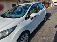 Usata Ford Fiesta 68 CV (50 kW) 2011 Bianco Utilitaria