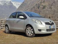 Usata Toyota Yaris Sol 87 CV (63 kW) 2006 Argento Berlina