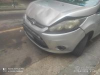 Usata Ford Fiesta 96 CV (70 kW) 2009 Grigio Utilitaria