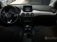 Usata Mercedes B180 109 CV (80 kW) 2016 Grigio scuro Utilitaria